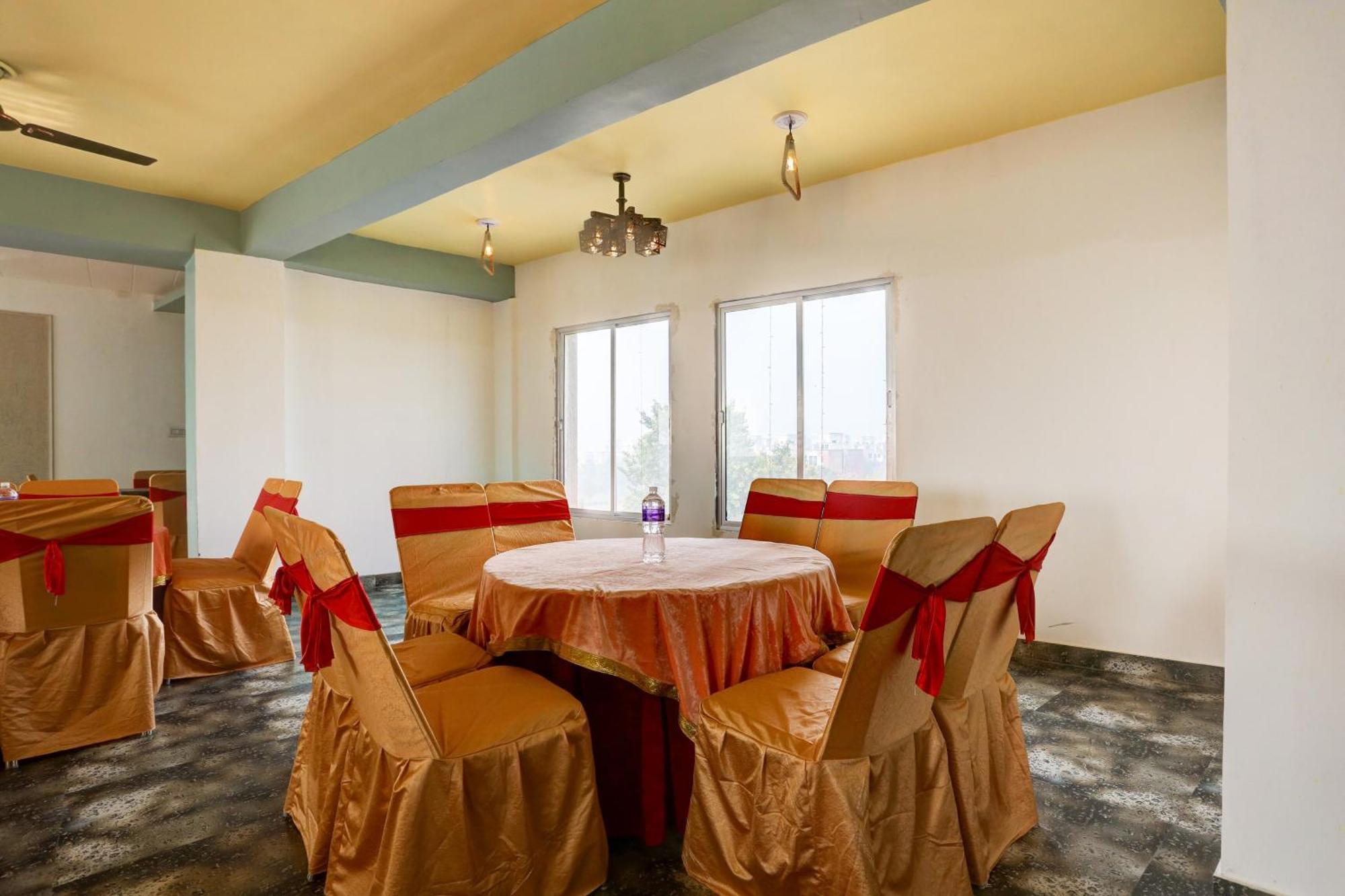 Collection O Jairaj Hotel Алвар Екстериор снимка