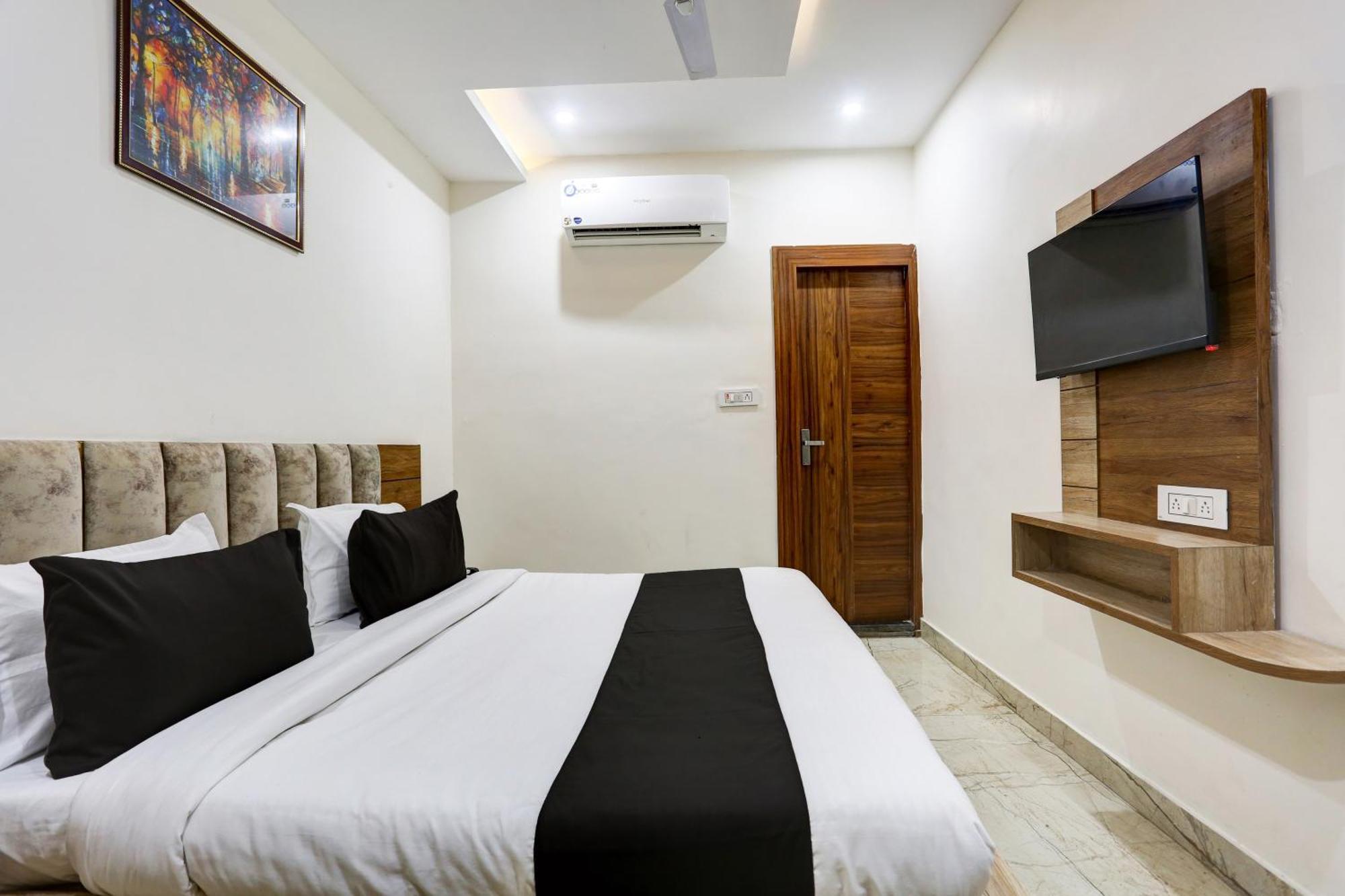 Collection O Jairaj Hotel Алвар Екстериор снимка